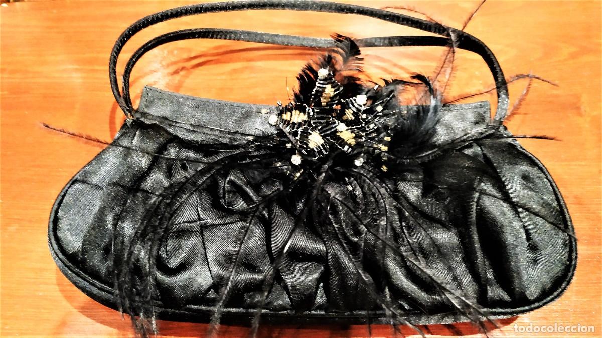 Vintage: Bolso de fiesta con pedrer&iacute;a y plumas.