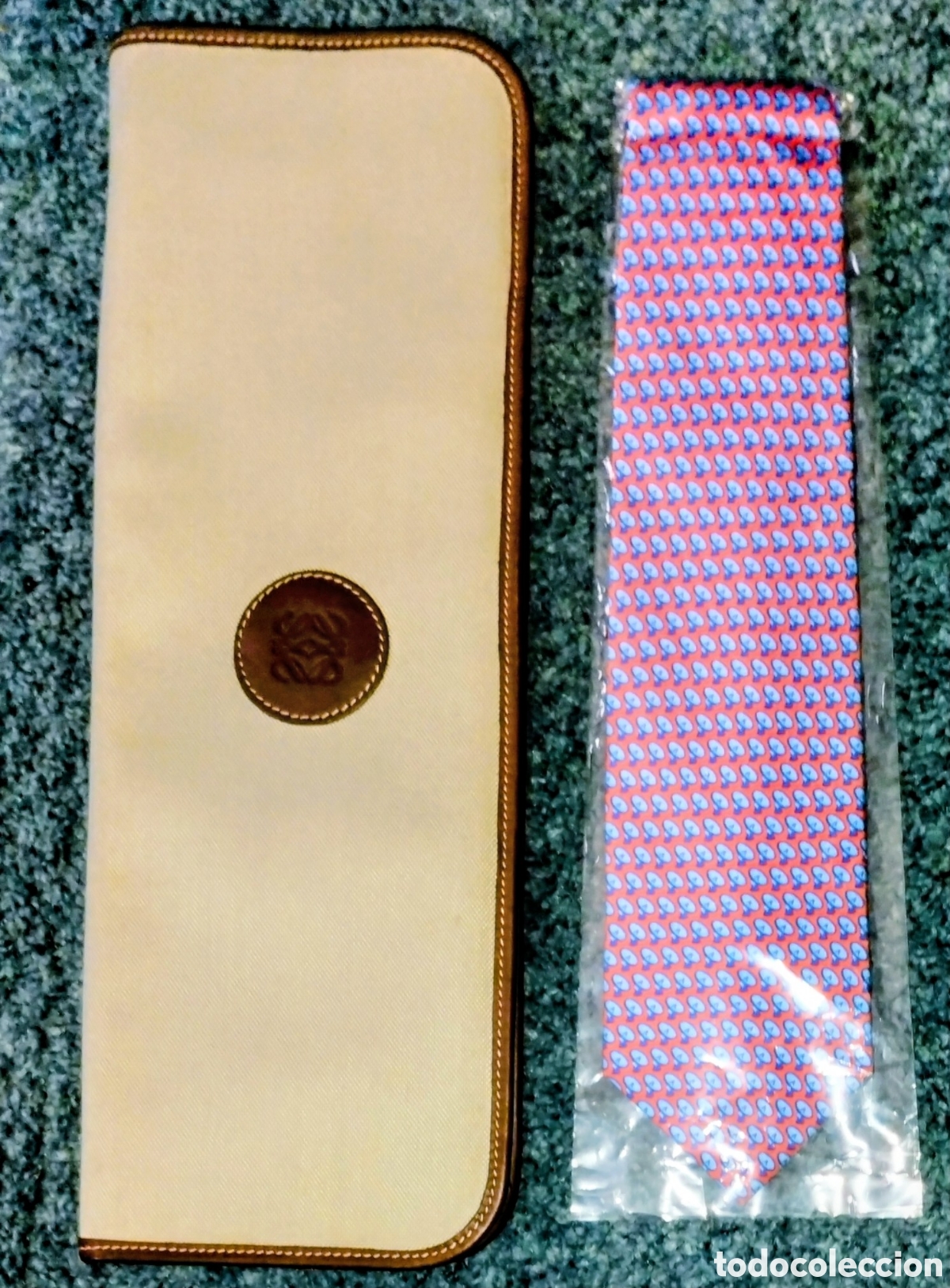 Vintage: PORTA CORBATAS o CORBATERO VINTAGE de TELA Y PIEL + CORBATA todo COMPLETAMENTE NUEVO SIN ESTRENAR