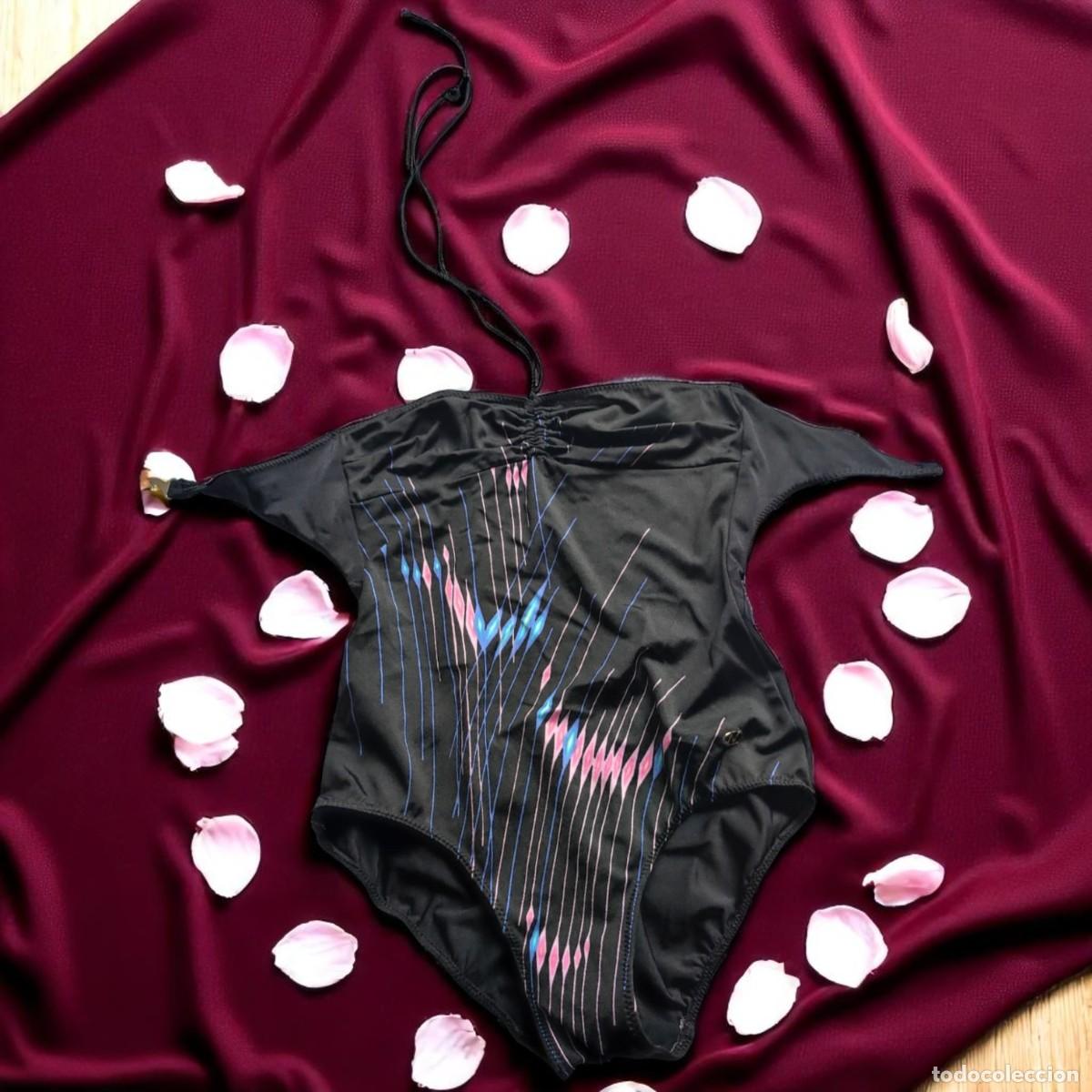 Vintage: Ba&ntilde;ador De Chica Elegante Y Veraniego &ndash; Dise&ntilde;o Moderno Para Disfrutar Del Sol Con Estilo