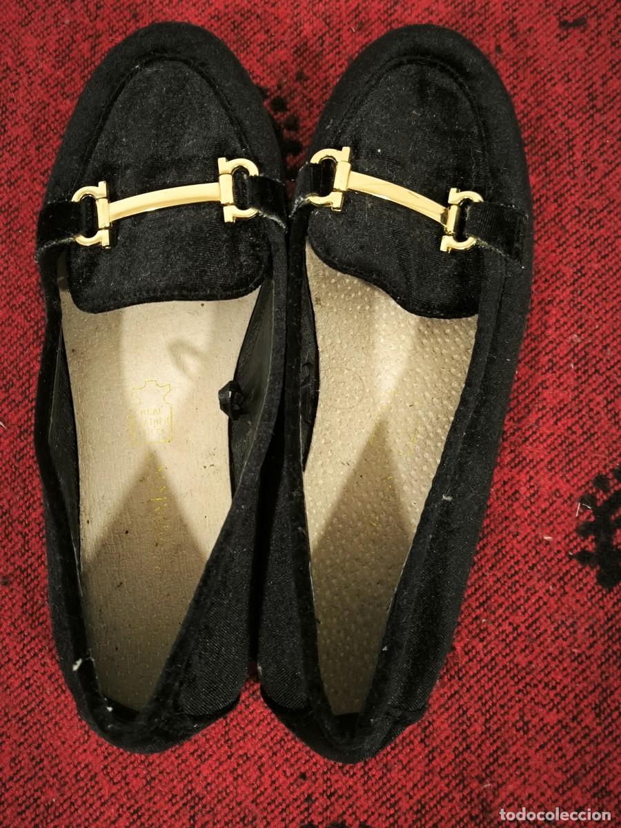 Vintage: Mocasines Negros Con Herraje Dorado &ndash; Calzado Elegante Estilo Cl&aacute;sico Talla 37