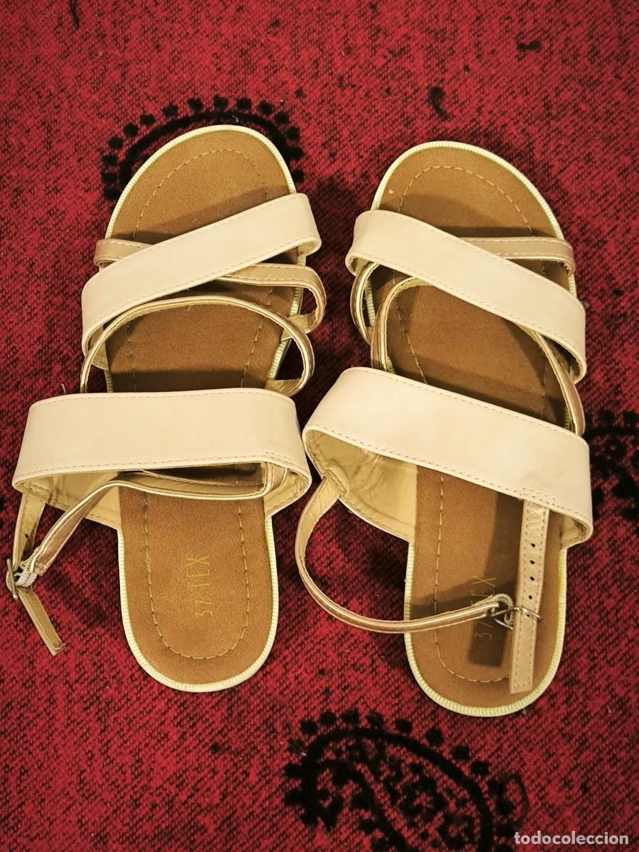 Vintage: Sandalias Beige De Tiras Con Hebilla &ndash; Dise&ntilde;o Minimalista Elegante Talla 37