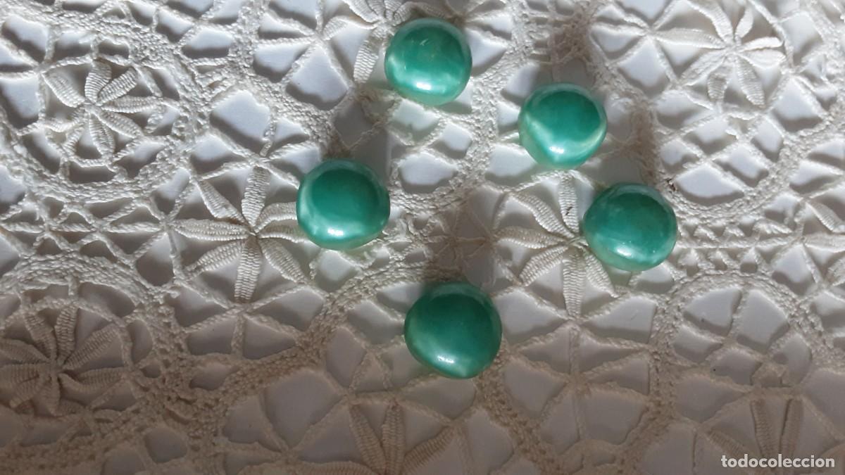 Vintage: Botones redondeados de color verde - Foto 1