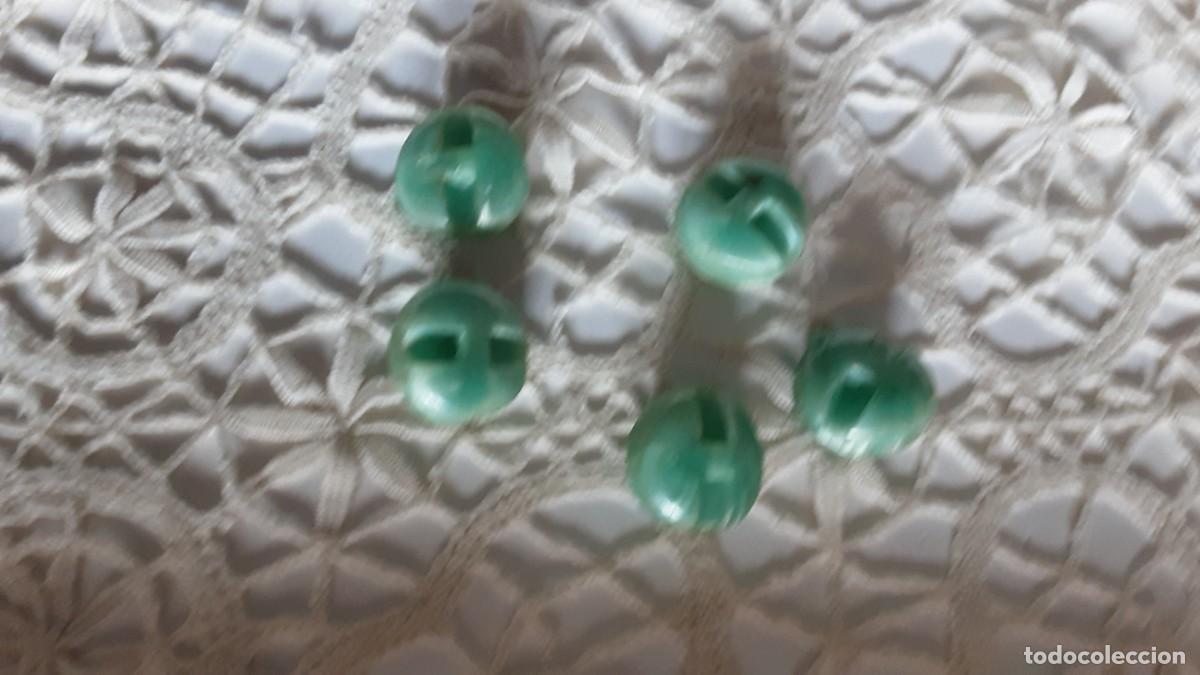 Vintage: Botones redondeados de color verde - Foto 2