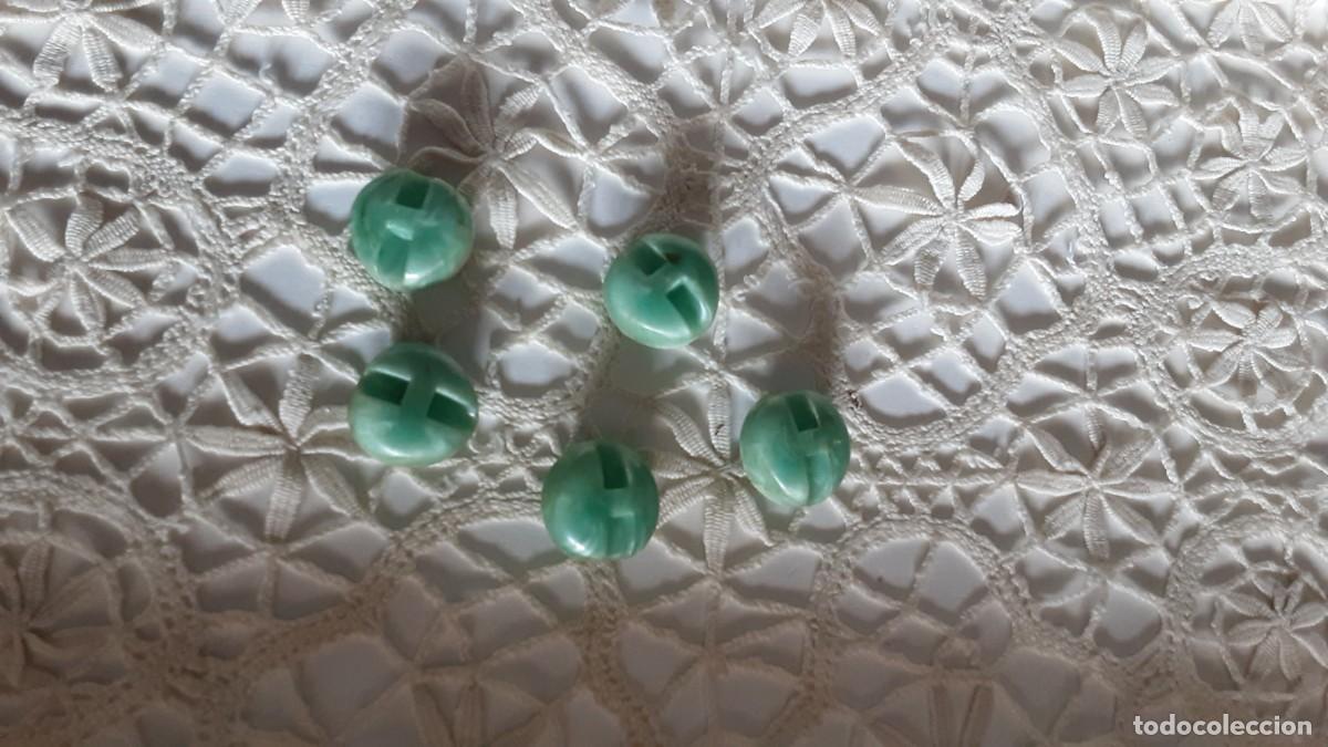 Vintage: Botones redondeados de color verde - Foto 3