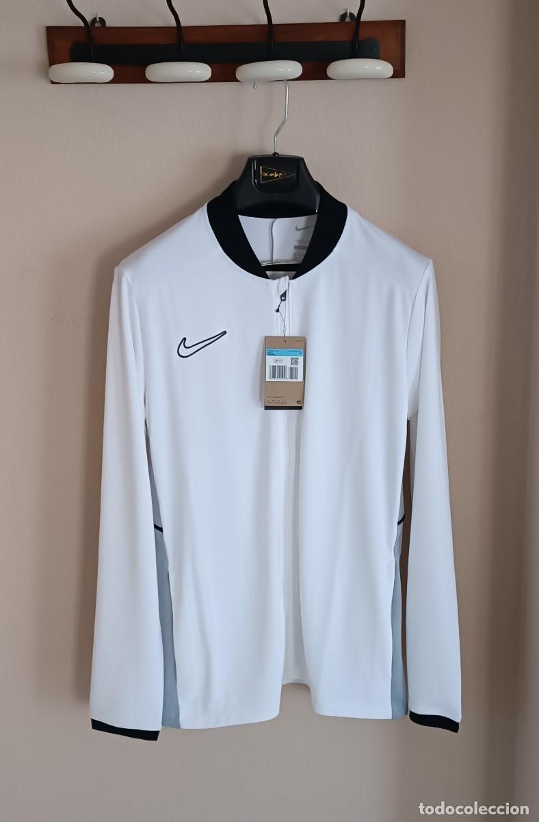 Vintage: Chaqueta Nike. Hombre. Talla M. NUEVA.