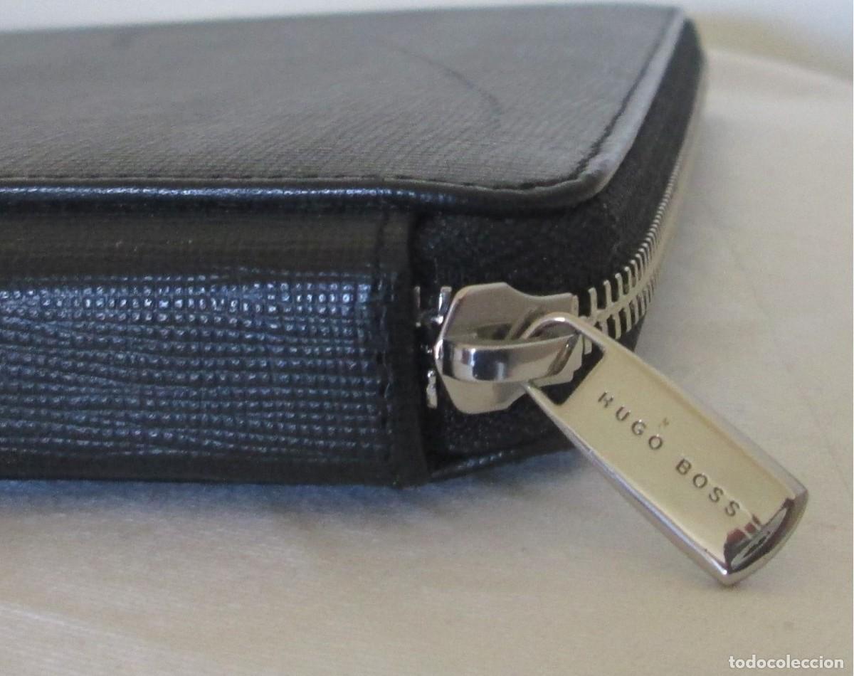 Vintage: Hugo Boss carpeta organizadora con cremallera y asa en color negro.