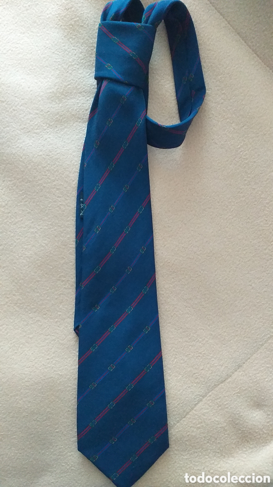 Vintage: Corbata de seda natural # C&Aacute;NOVAS CLUB # Fabricado en Espa&ntilde;a, a&ntilde;os 80. Fondo azul oscuro.