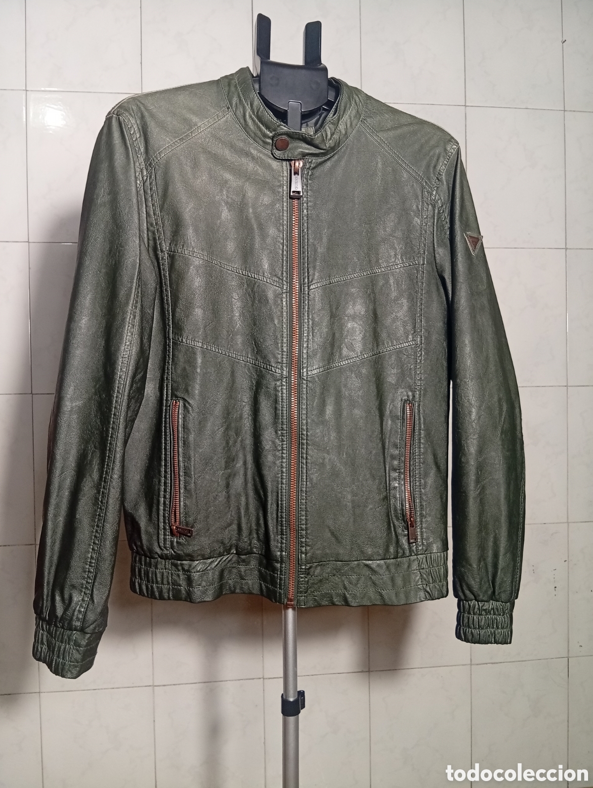 Vintage: Giacca GUESS Originale - Stile Biker in Similpelle Verde Militare - Taglia S - Ottime Condizioni