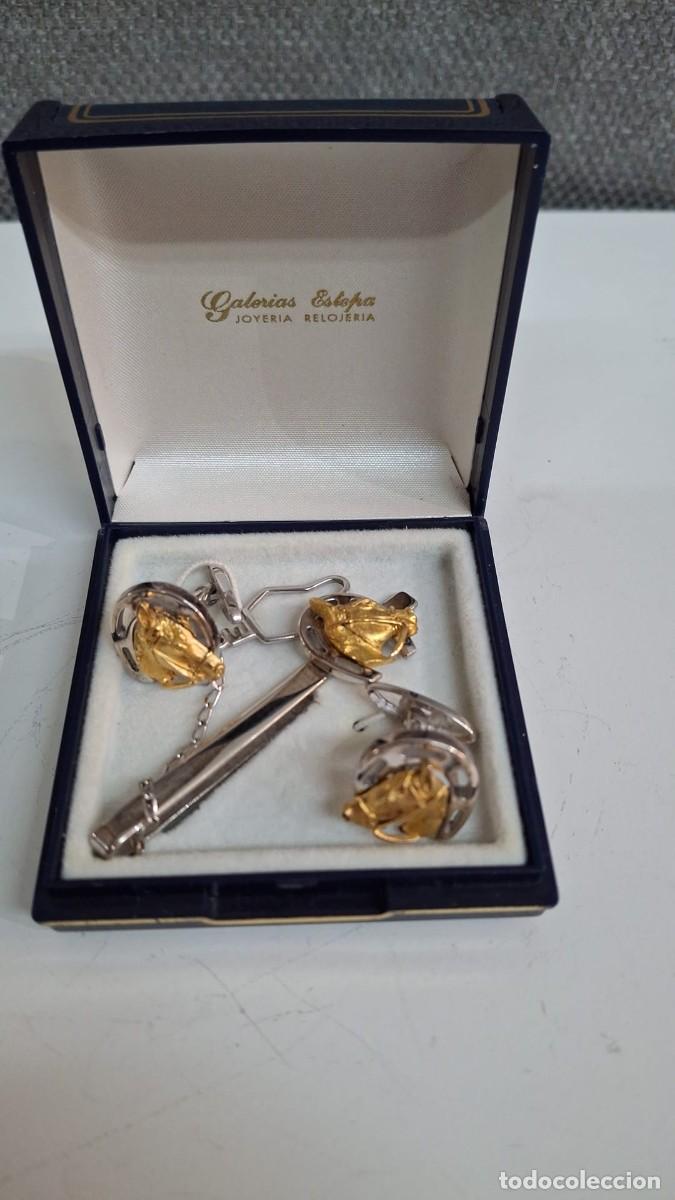 Vintage: Conjunto Ecuestre Vintage: Gemelos y Pasador de Corbata &ndash; Joyer&iacute;a Galer&iacute;as Estopa. Nuevos sin uso. E