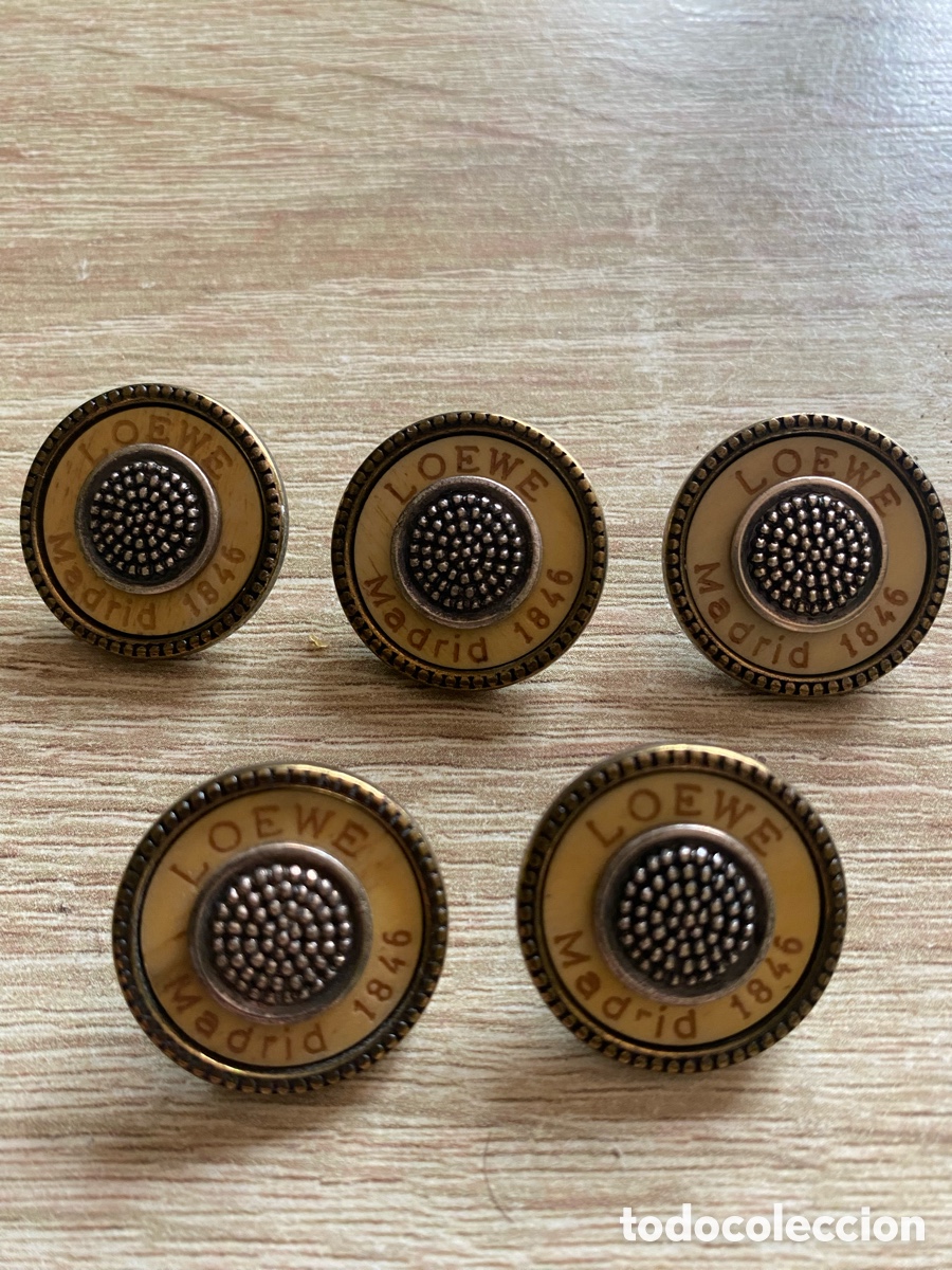 Vintage: Juego de cinco botones de Loewe