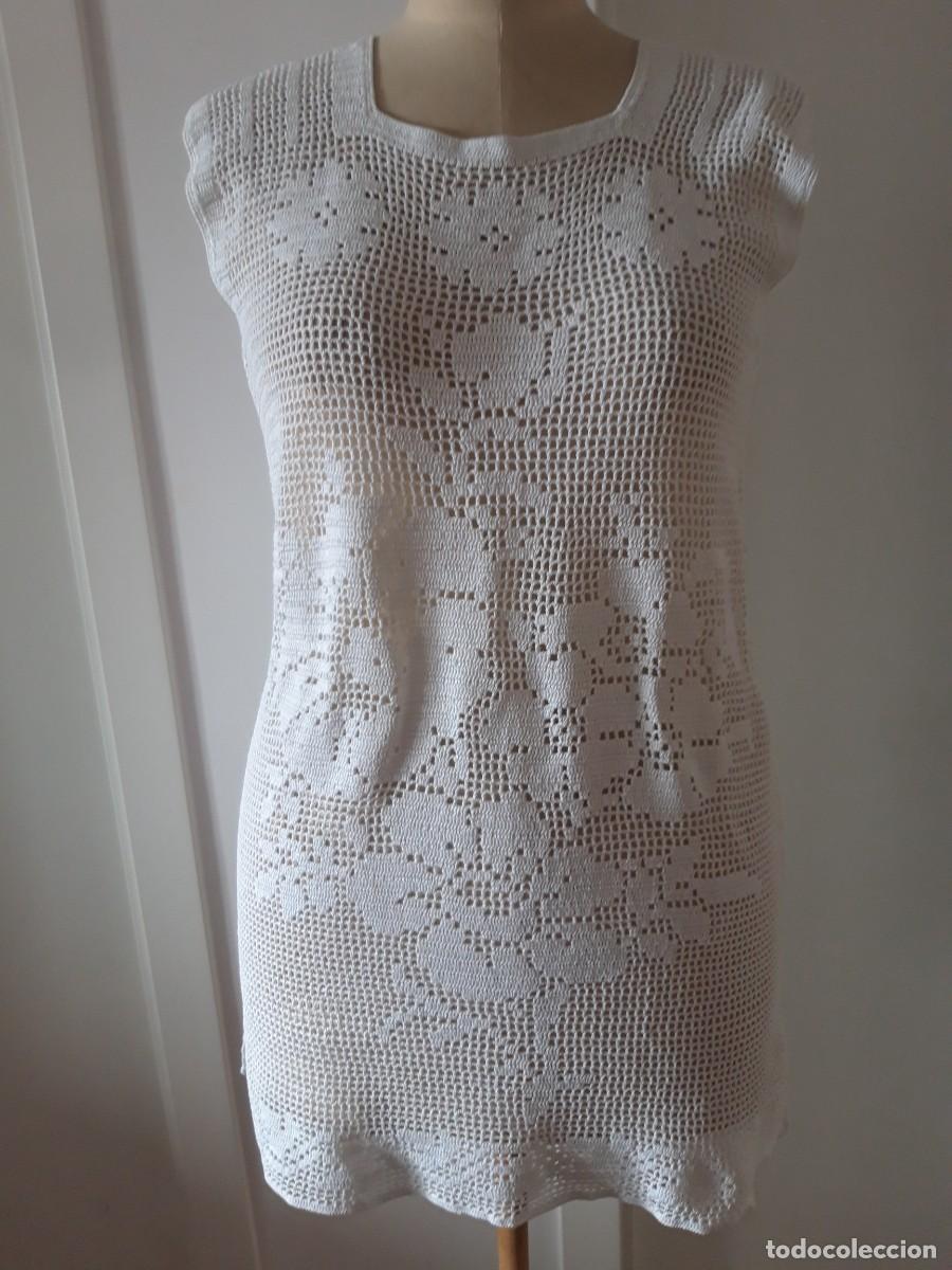 Vintage: Cuerpo o camisa hecha a ganchillo, hacia 1970.