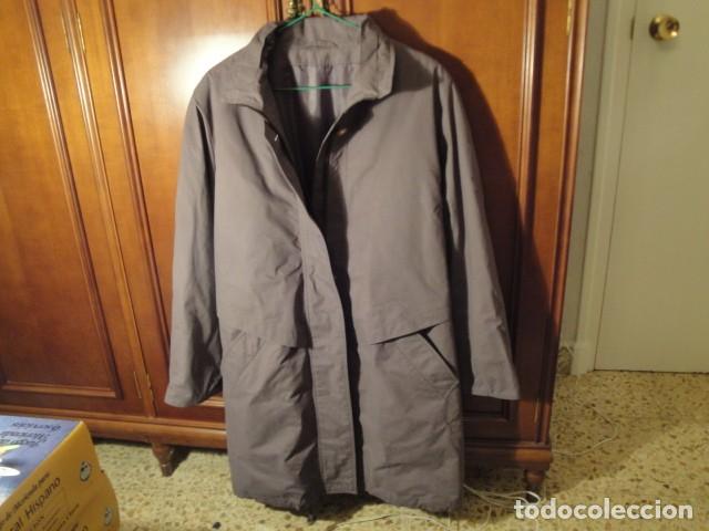 Vintage: Gabardina de se&ntilde;ora, color lila-violeta, forrada.