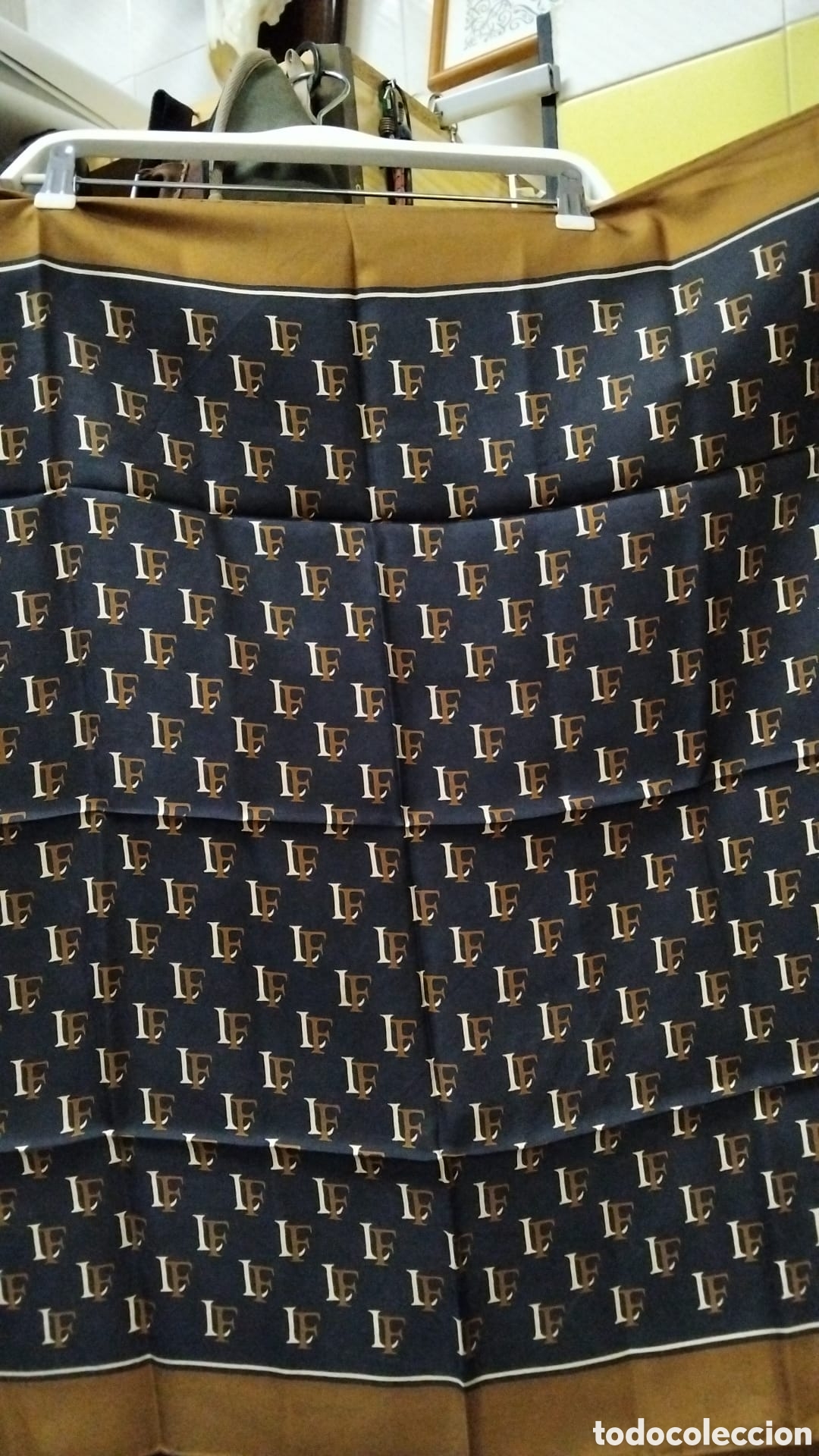 Vintage: Pa&ntilde;uelo Hermes marr&oacute;n y negro