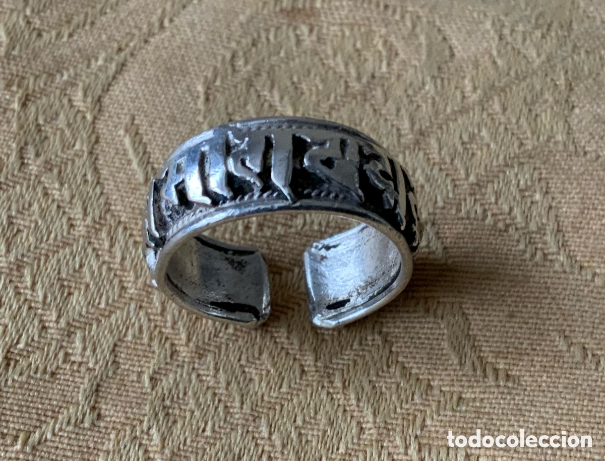 Vintage: ANTIGUO ANILLO DE PLATA BUDISTA TIBETANO CON MANTRA