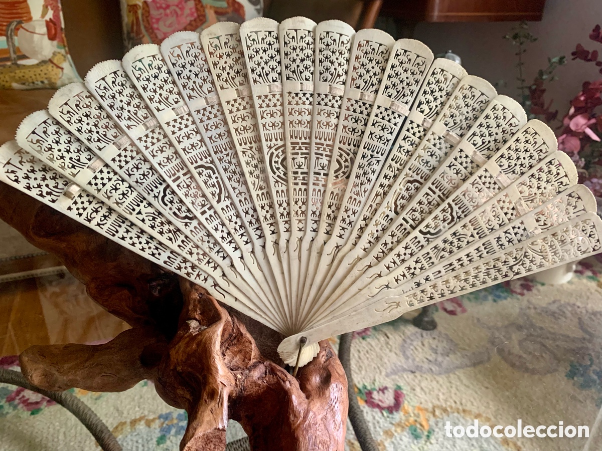 Vintage: Abanico en hueso calado de China