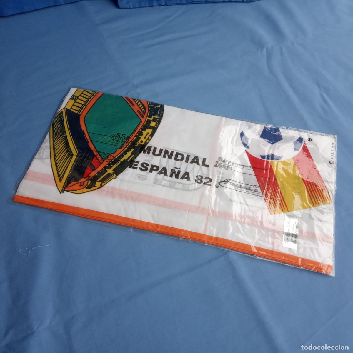 Vintage: Bufanda Vintage del Mundial Espa&ntilde;a 82 &ndash; Original de la R.F.E.F. 1979 - Naranjito &ndash; Nueva a estrenar
