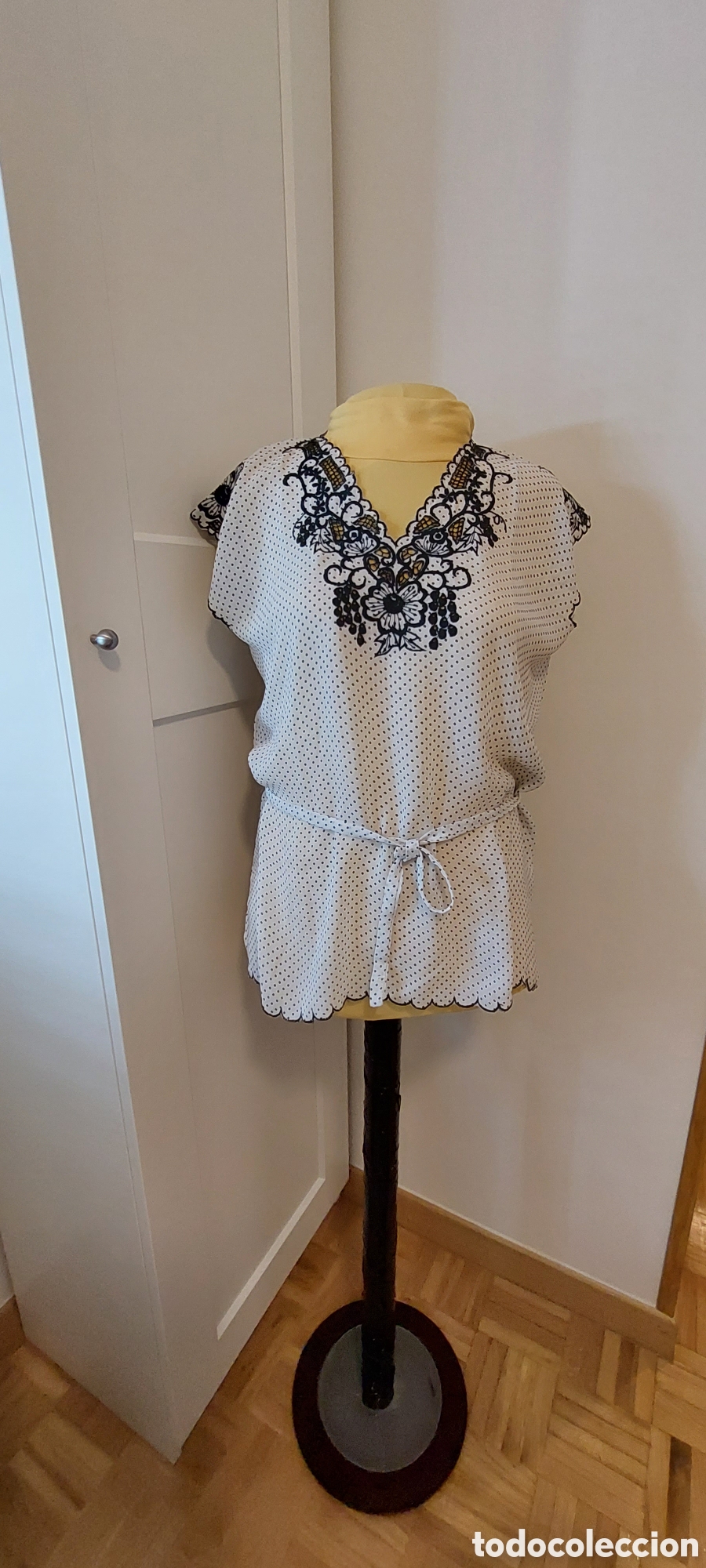 Vintage: Blusa bordada vintage lunares blanco y negro