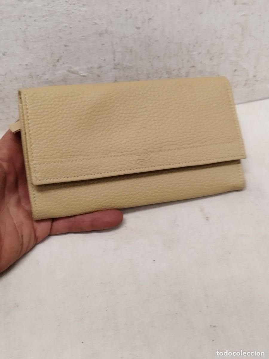 Vintage: Antiguo gran monedero de color beige, crema.
