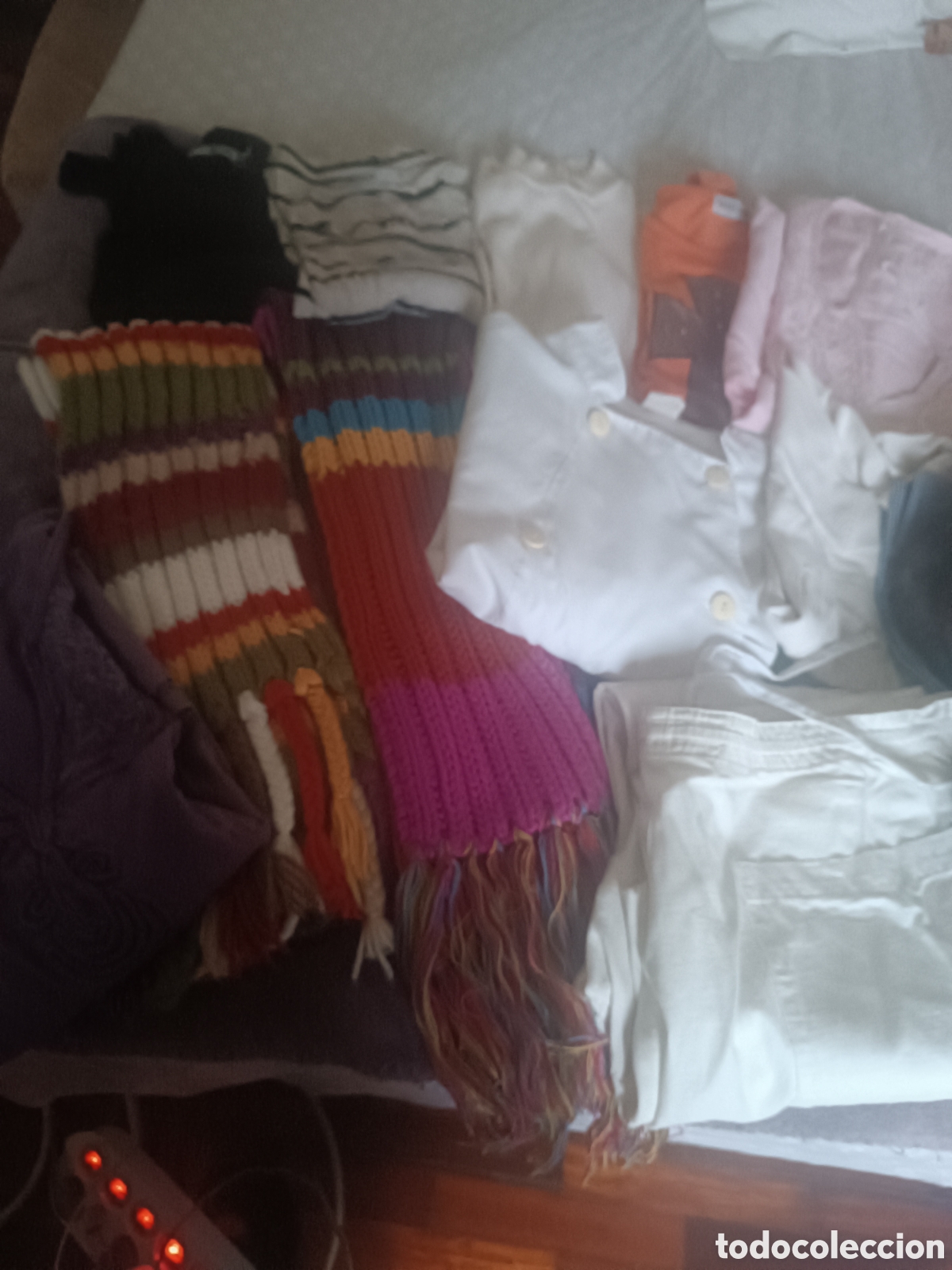 Vintage: Lote de ropa bufandas camisetas pantal&oacute;n