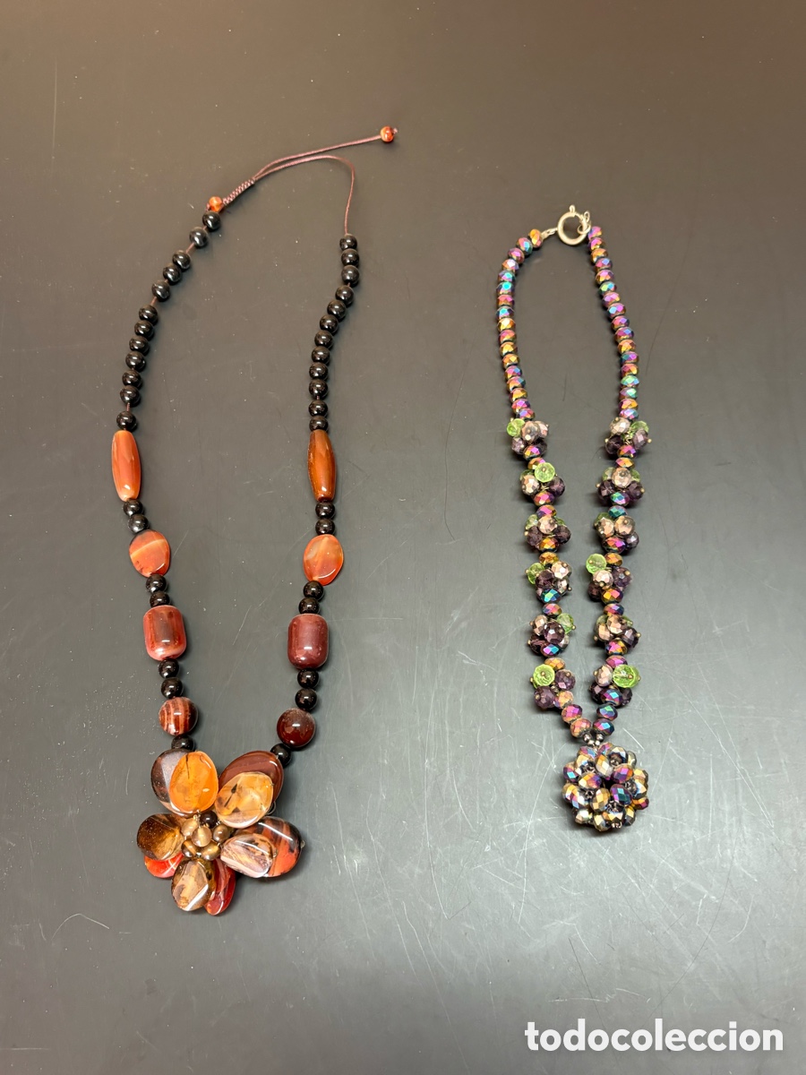 Vintage: Pareja de collares uno en piedras y otro fantas&iacute;a