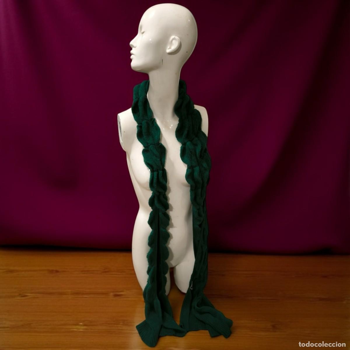Vintage: Bufanda Verde de Punto con Volantes &ndash; Estilo y Calidez en 212 cm de Elegancia