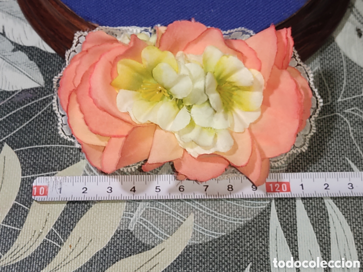 Vintage: Pinza & horquilla de pelo con flores de tela y terminaci&oacute;n en puntilla.