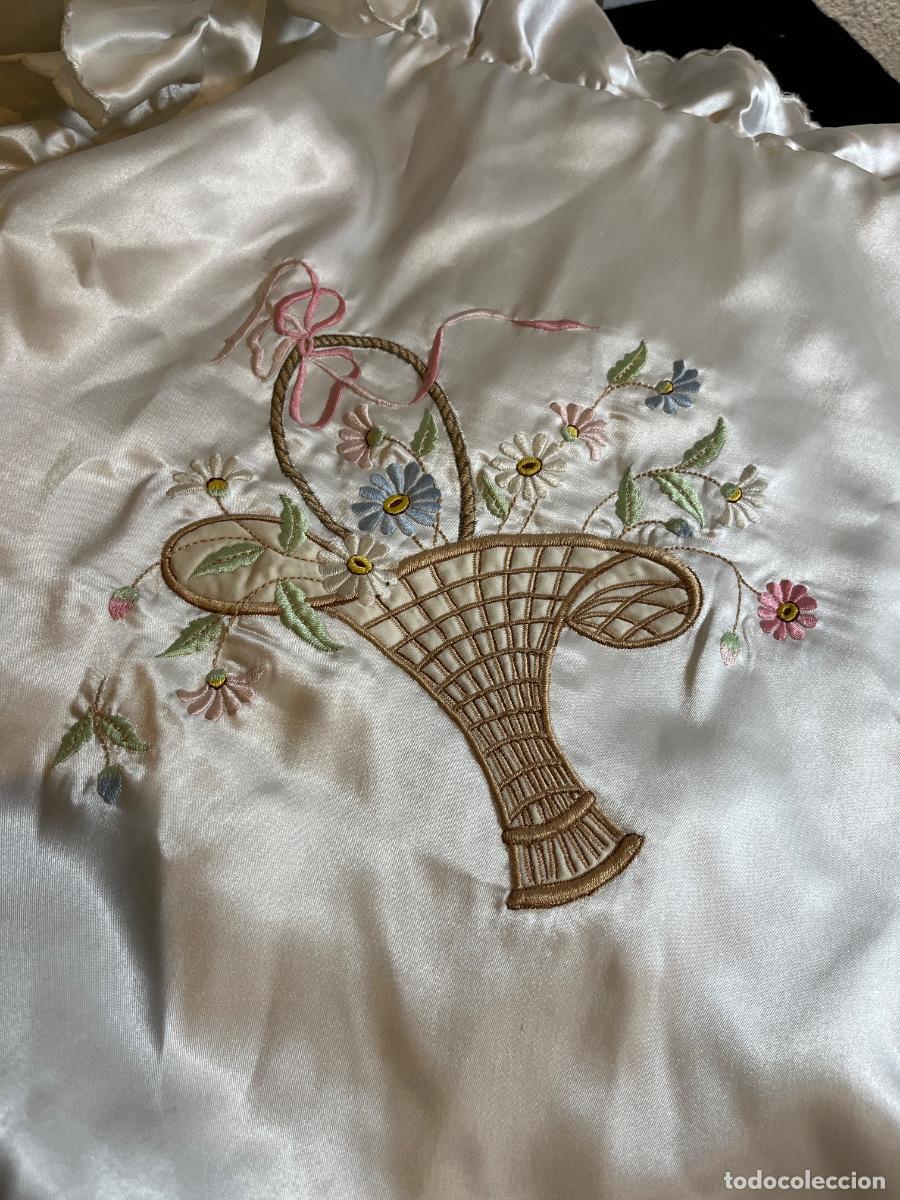 Vintage: Funda coj&iacute;n vintage raso bordado floral volante rom&aacute;ntico a&ntilde;os 70 80 marfil tela costura cama almoha