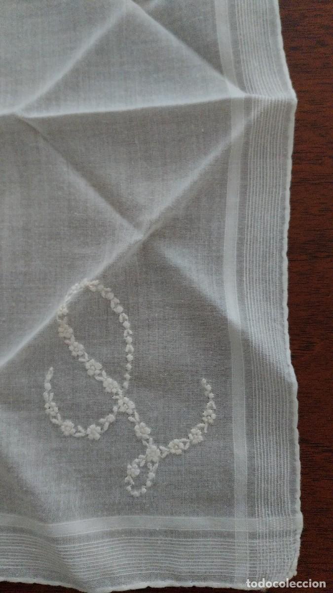Vintage: Pa&ntilde;uelo con letra L bordada - Foto 1