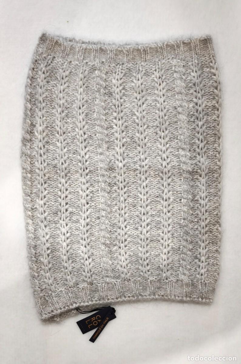 Vintage: SUAVE CUELLO DE PUNTO DE CAROLL HECHO EN ITALIA EN COLOR BLANCO, GRIS Y PLATA. NUEVO.