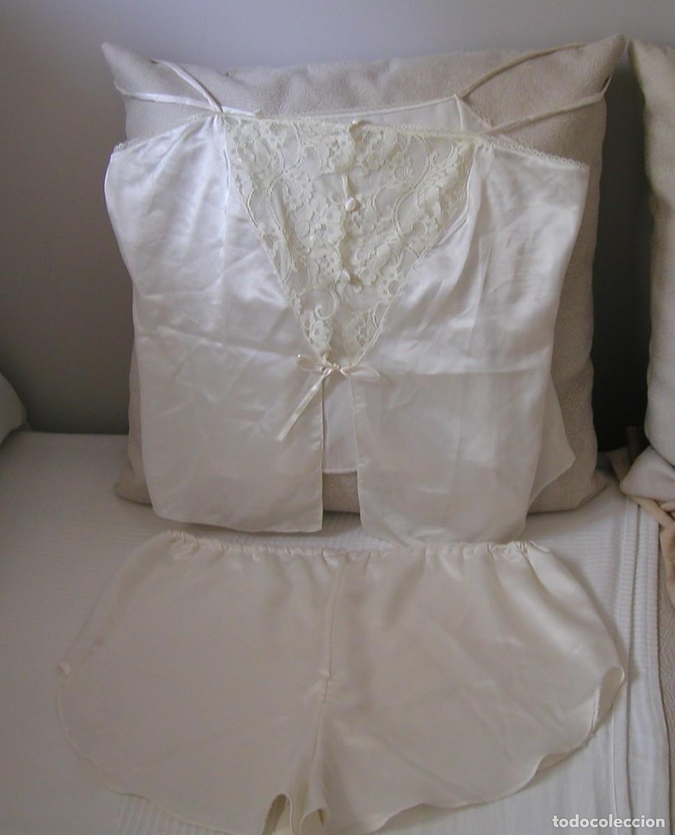 Vintage: Pijama vintage en sat&eacute;n color champ&aacute;n D&eacute;cada 80-90 Talla 46 Marca Claren Ver medidas