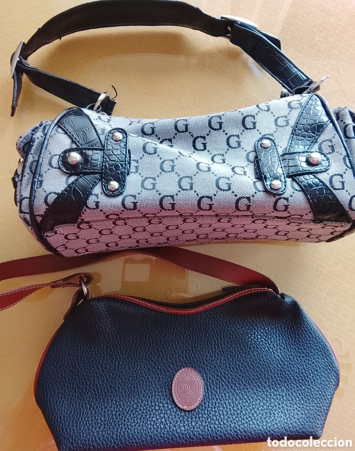 Vintage: Dos bolsos, uno de piel y otro de loneta.