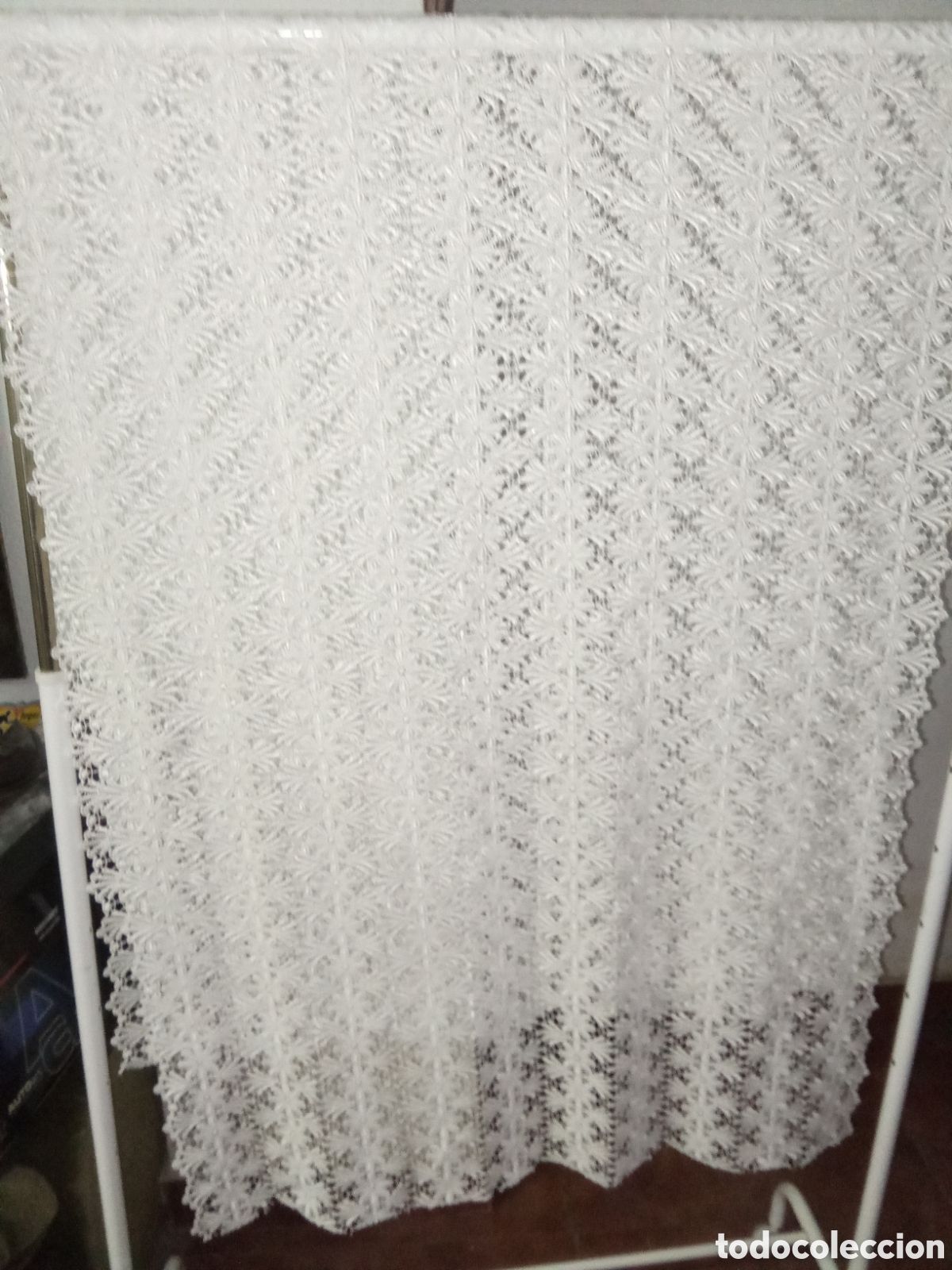 Vintage: BONITO MANTON DE ENCAJE BLANCO CON MOTIVO FLORAL