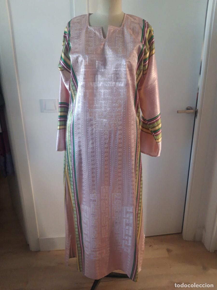 Vintage: Tunica en saten con bordado, hacia 1970. Talla 42.