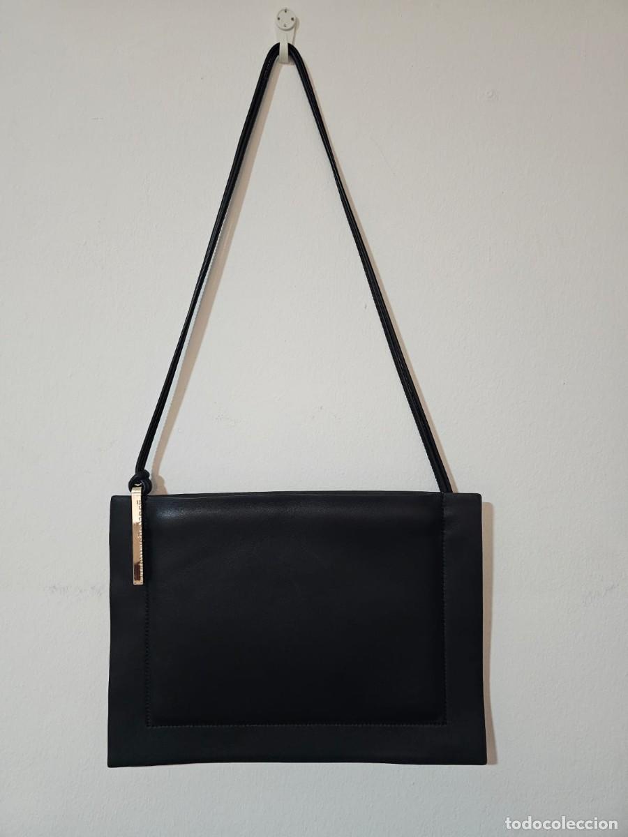 Vintage: Bolso negro de Adolfo Dom&iacute;nguez