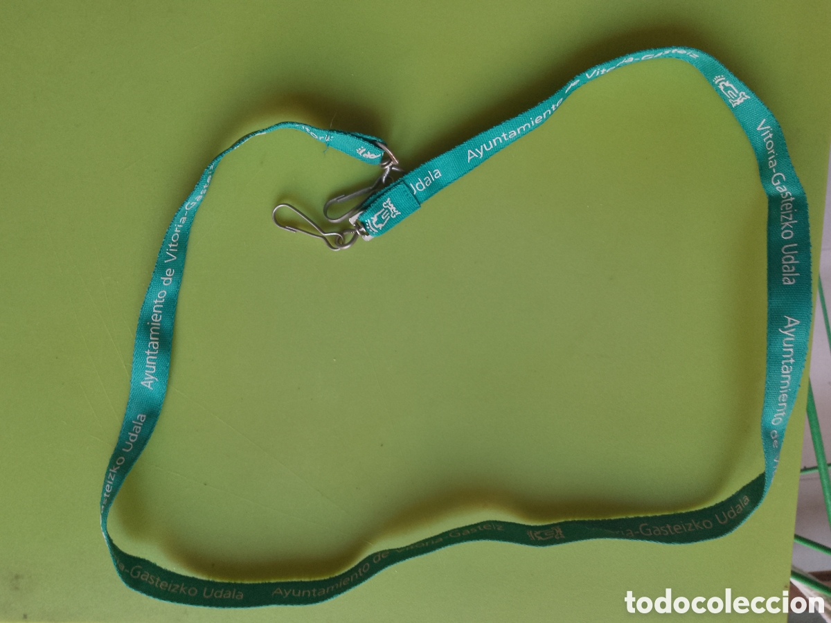 Vintage: AYUNTAMIENTO DE VITORIA-GASTEIZ . GAZTEIZEKO UDALA . COLGANTE - LANYARD .