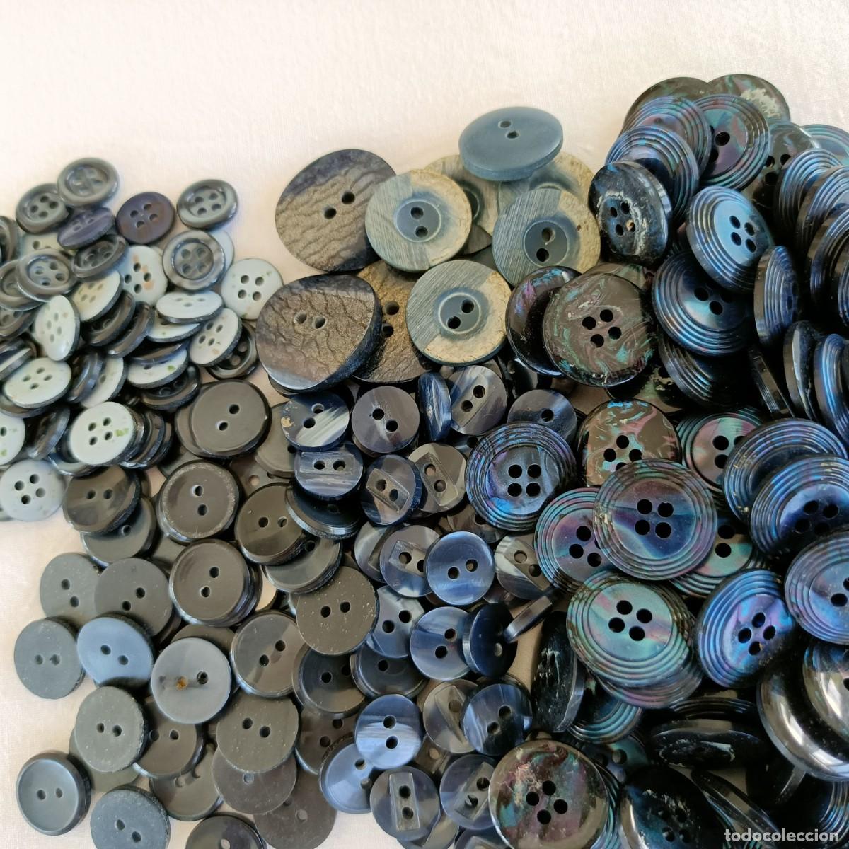 Vintage: 285 botones en tonos azul oscuro, nacarados.
