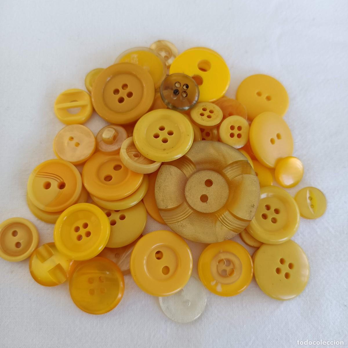 Vintage: 225 botones en diferentes tonos de amarillo. - Foto 6