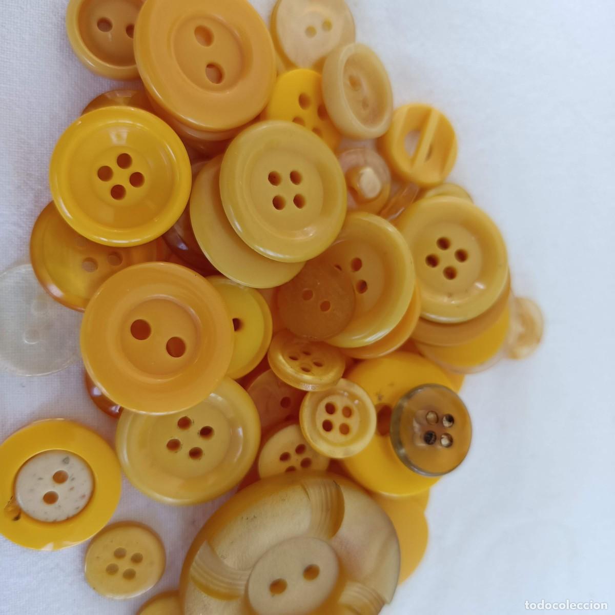 Vintage: 225 botones en diferentes tonos de amarillo. - Foto 7