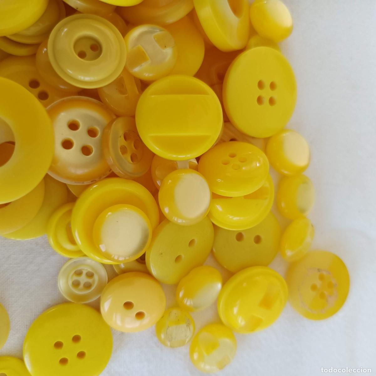 Vintage: 225 botones en diferentes tonos de amarillo. - Foto 8