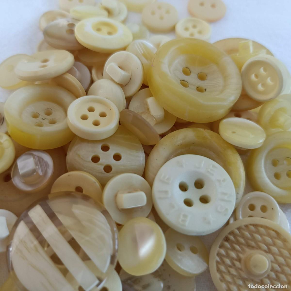 Vintage: 225 botones en diferentes tonos de amarillo. - Foto 11
