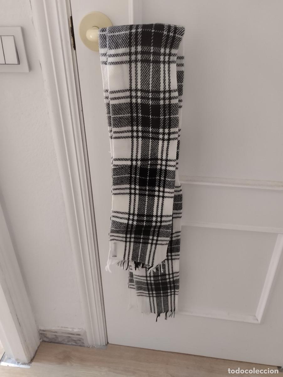 Vintage: bufanda estilo escoces blanca y negra con flecos