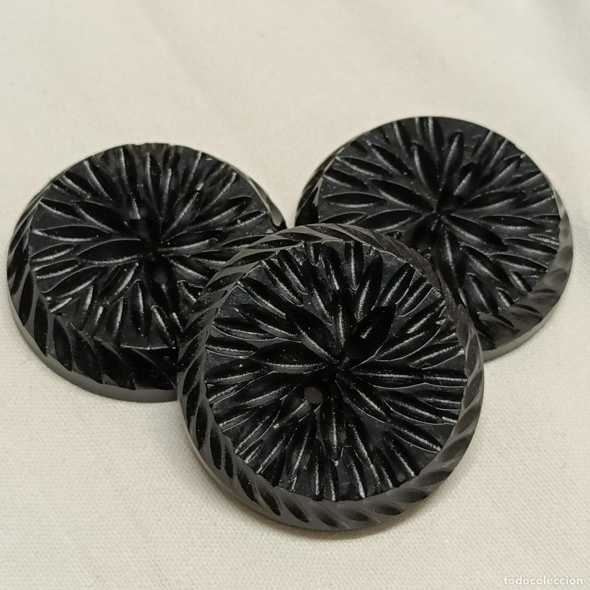 Vintage: 3 botones negros, galalita, dos agujeros, 4,0 cm.