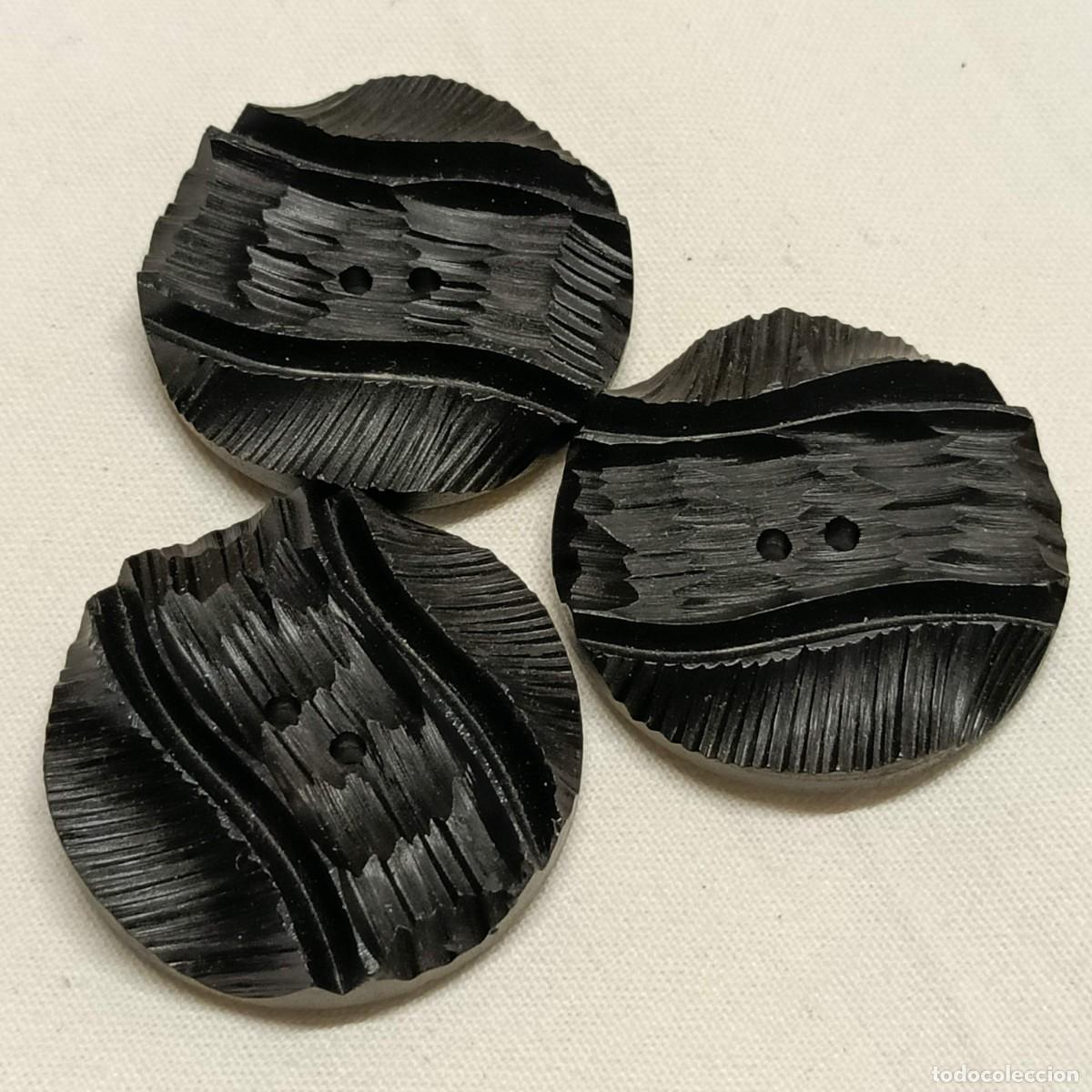 Vintage: 3 botones negros, galalita, dos agujeros, 4,0 cm.