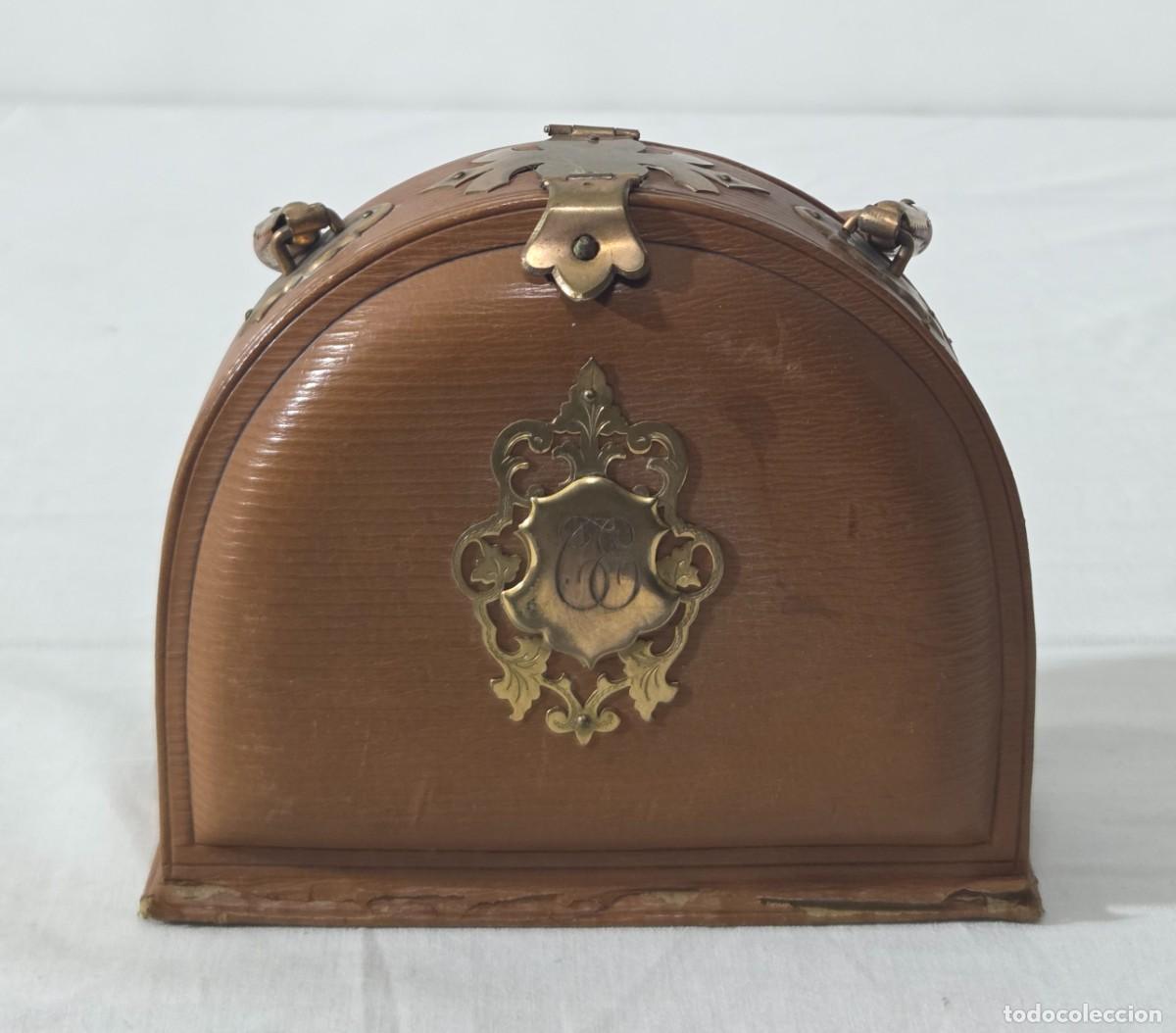 Vintage: Antiguo neceser vacio en cuero y lat&oacute;n, siglo XlX