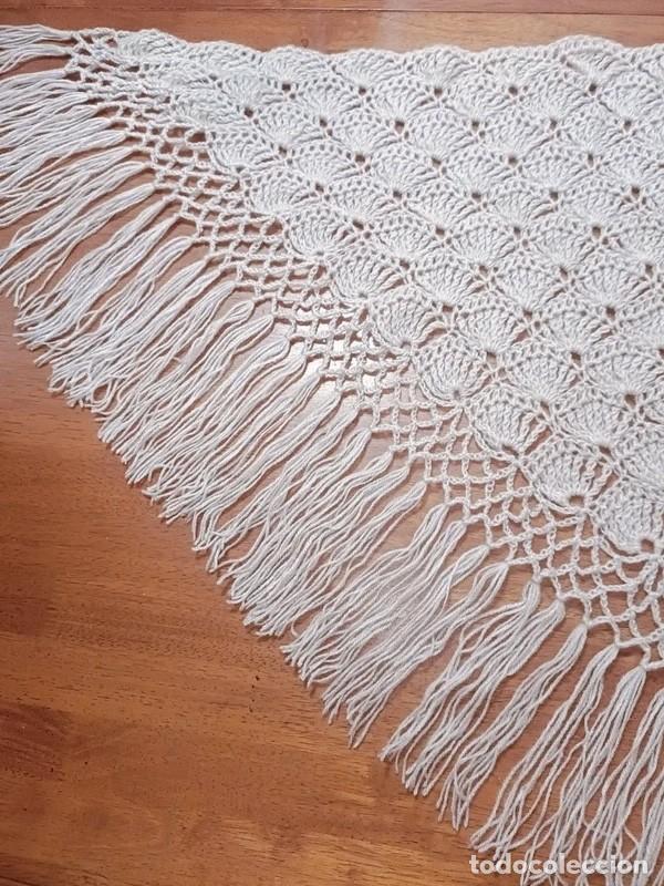 Vintage: Precioso chal beige grande vintage, hecho a mano, en perfecto estado.