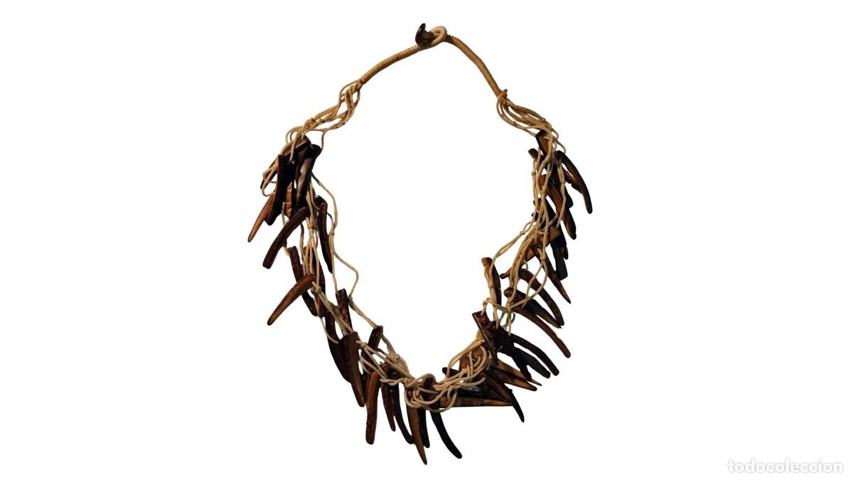 Vintage: COLLAR &Eacute;TNICO ARTESANAL - BOT&Oacute;N DE MADERA DE SES&Eacute; - ARTESANA RITA ADDO ZAKOUR - GHANA - A&Ntilde;OS 90