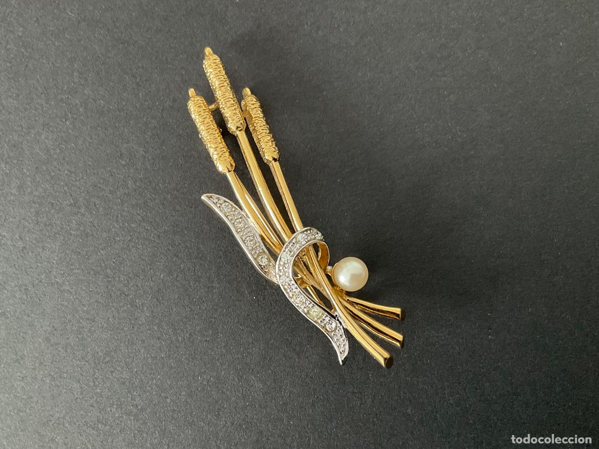 Vintage: Broche vintage en forma de junco con perla y pedrer&iacute;a