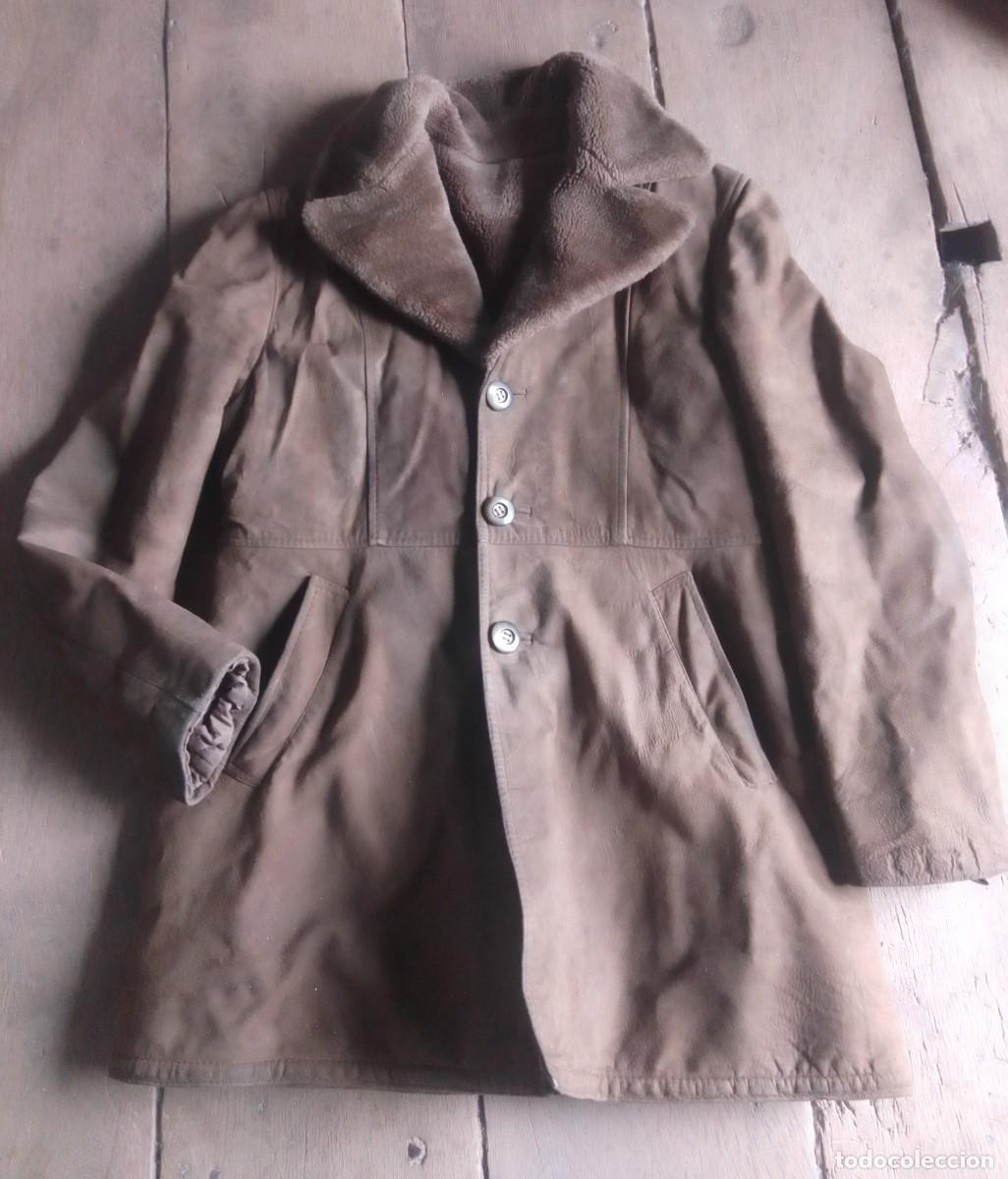 Vintage: Antiguo abrigo, chaquet&oacute;n de piel vuelta. Talla 52