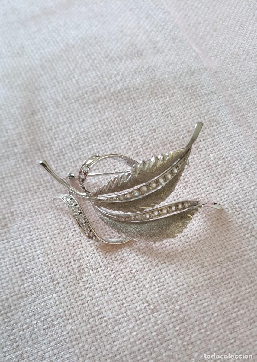 Vintage: Broche vintage de plata de ley 925 con dise&ntilde;o de hojas y strass