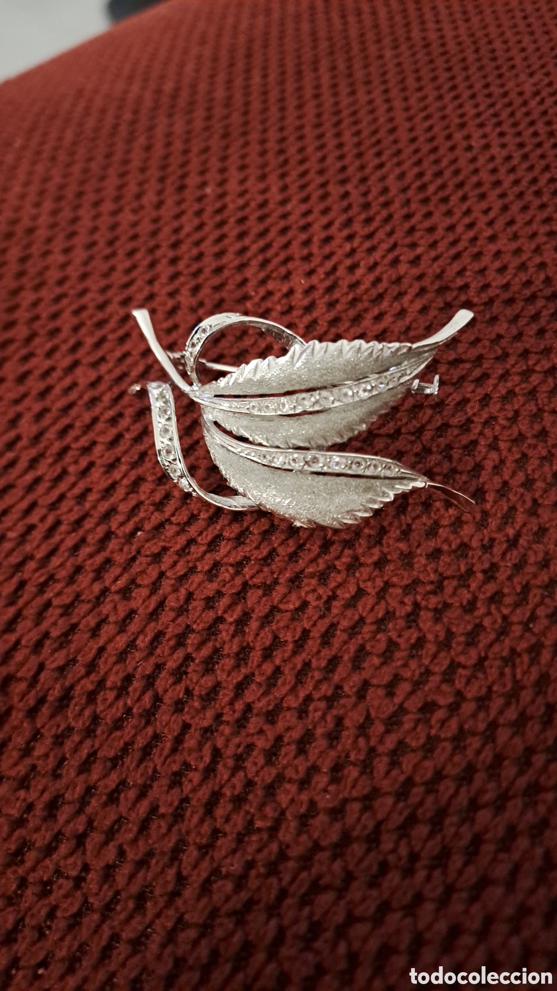Vintage: Broche vintage de plata de ley 925 con dise&ntilde;o de hojas y strass